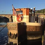 D'hotes Sur La Meuse A Bord De La Peniche Formigny Botel