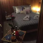 D'hotes Sur La Meuse A Bord De La Peniche Formigny *