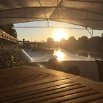 D'hotes Sur La Meuse A Bord De La Peniche Formigny Botel *