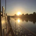 D'hotes Sur La Meuse A Bord De La Peniche Formigny Botel