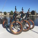 D'hotes Sur La Meuse A Bord De La Peniche Formigny Namur (Namen)