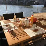 D'hotes Sur La Meuse A Bord De La Peniche Formigny