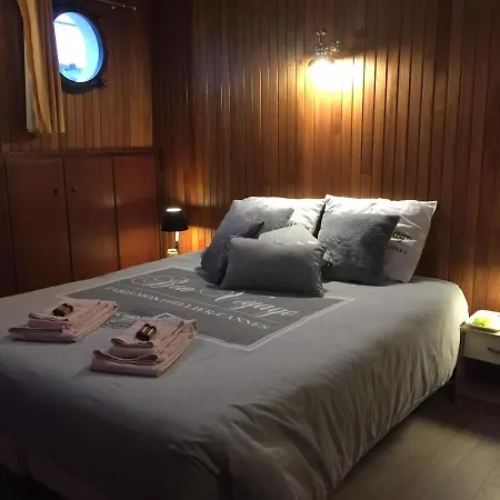 船屋 D'hotes Sur La Meuse A Bord De La Peniche Formigny *