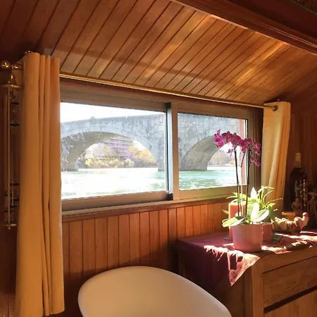 Ботель D'hotes Sur La Meuse A Bord De La Peniche Formigny