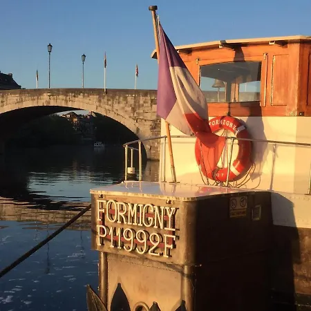 D'hotes Sur La Meuse A Bord De La Peniche Formigny Намюр