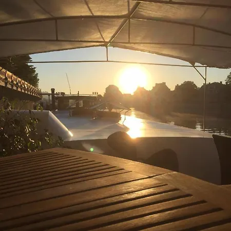 D'hotes Sur La Meuse A Bord De La Peniche Formigny Ботель *