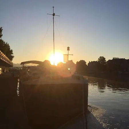 Ботель D'hotes Sur La Meuse A Bord De La Peniche Formigny Намюр