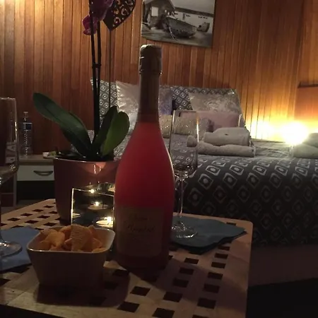 船屋 D'hotes Sur La Meuse A Bord De La Peniche Formigny