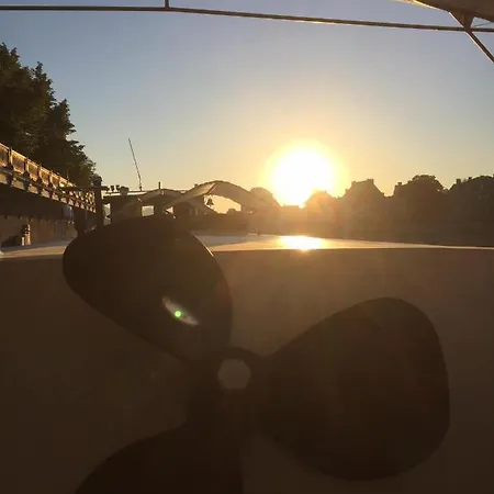 Ботель D'hotes Sur La Meuse A Bord De La Peniche Formigny