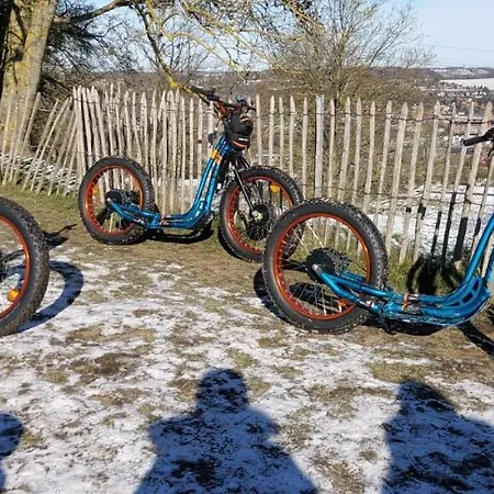 D'hotes Sur La Meuse A Bord De La Peniche Formigny 船屋 *