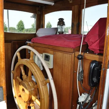 D'hotes Sur La Meuse A Bord De La Peniche Formigny 那慕尔