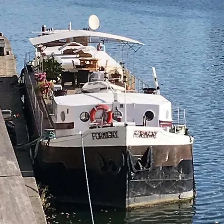 Ботель D'hotes Sur La Meuse A Bord De La Peniche Formigny