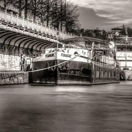 Botel D'hotes Sur La Meuse A Bord De La Peniche Formigny Namen
