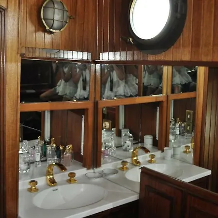 D'hotes Sur La Meuse A Bord De La Peniche Formigny * 那慕尔