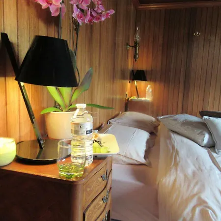 船屋 D'hotes Sur La Meuse A Bord De La Peniche Formigny