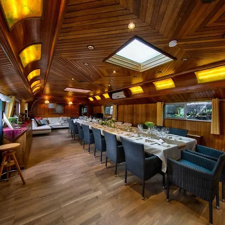 船屋 D'hotes Sur La Meuse A Bord De La Peniche Formigny