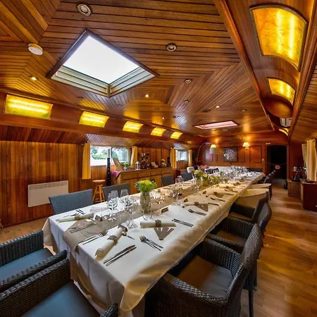 D'hotes Sur La Meuse A Bord De La Peniche Formigny * 那慕尔