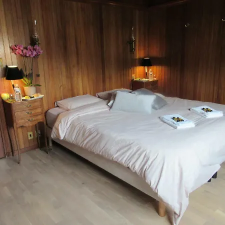 D'hotes Sur La Meuse A Bord De La Peniche Formigny 船屋 *