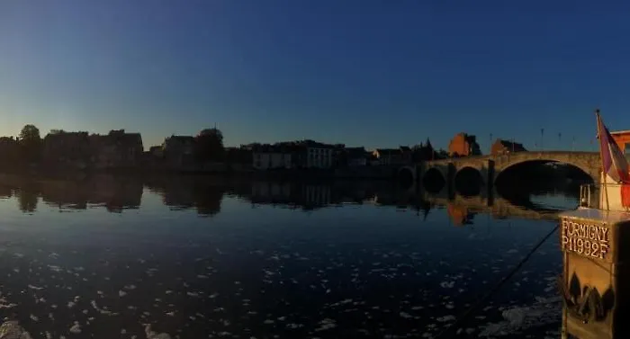 Botel D'hotes Sur La Meuse A Bord De La Peniche Formigny Namur