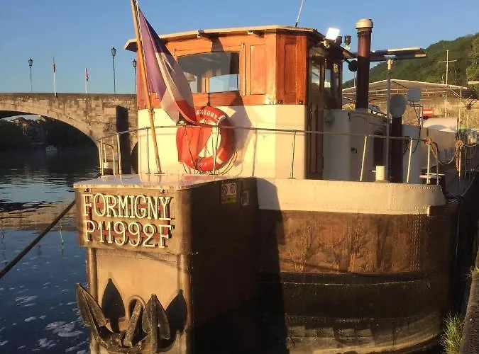 D'hotes Sur La Meuse A Bord De La Peniche Formigny Botel