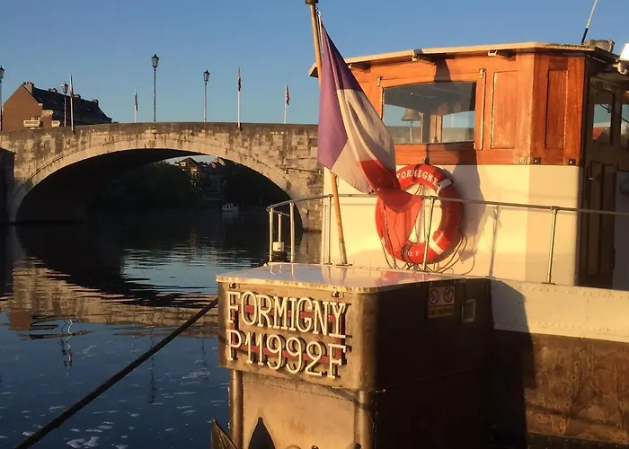 D'hotes Sur La Meuse A Bord De La Peniche Formigny Namur