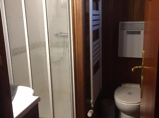 Botel D'hotes Sur La Meuse A Bord De La Peniche Formigny Namur