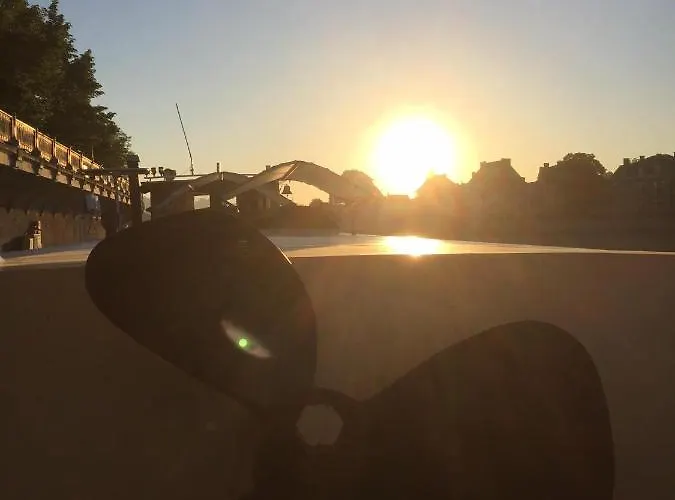 Botel D'hotes Sur La Meuse A Bord De La Peniche Formigny