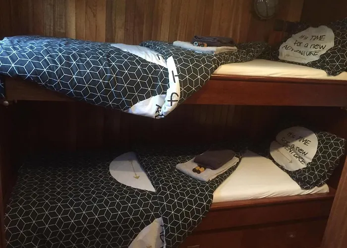 D'hotes Sur La Meuse A Bord De La Peniche Formigny Botel Namur