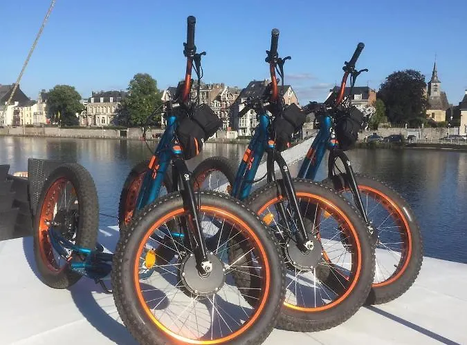 D'hotes Sur La Meuse A Bord De La Peniche Formigny Namur