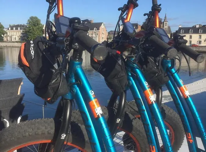 D'hotes Sur La Meuse A Bord De La Peniche Formigny Botel Namur