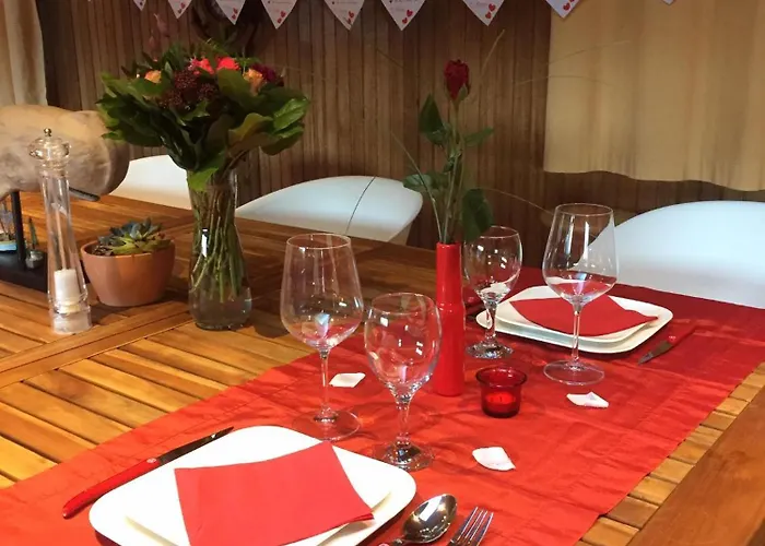 D'hotes Sur La Meuse A Bord De La Peniche Formigny Botel