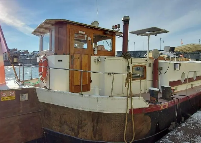D'hotes Sur La Meuse A Bord De La Peniche Formigny Namur