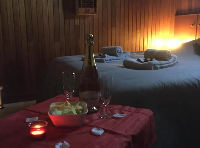 D'hotes Sur La Meuse A Bord De La Peniche Formigny * Namur