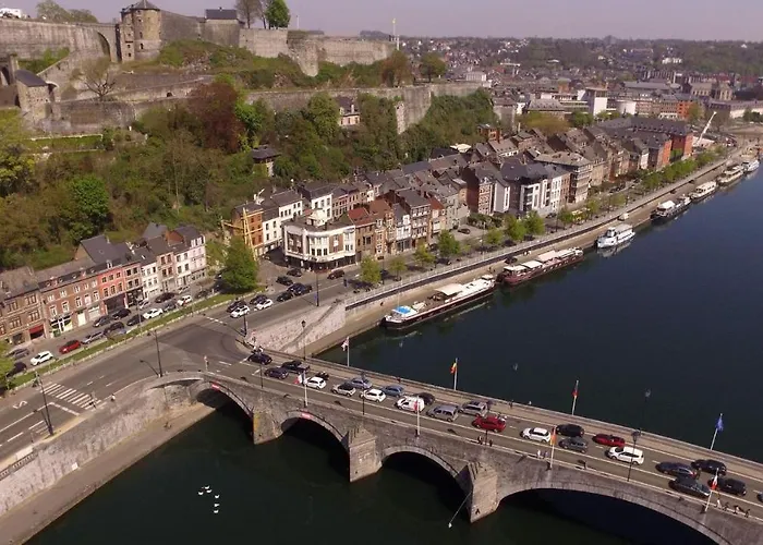 D'hotes Sur La Meuse A Bord De La Peniche Formigny Botel