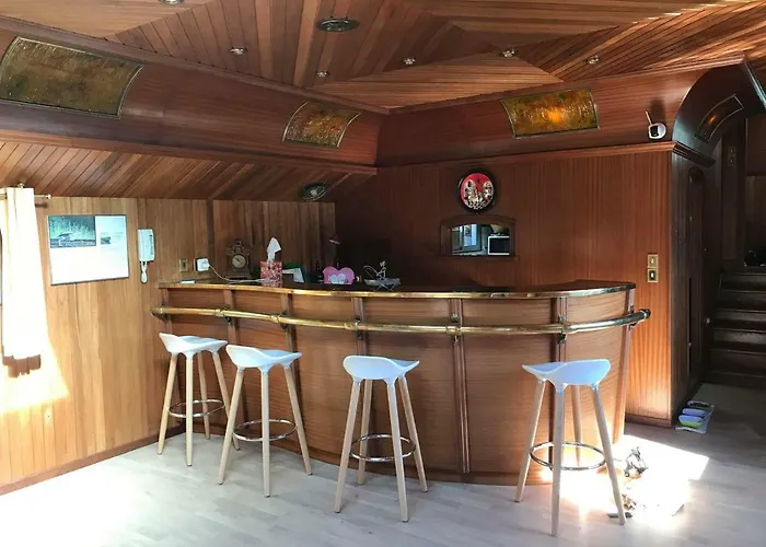 Botel D'hotes Sur La Meuse A Bord De La Peniche Formigny