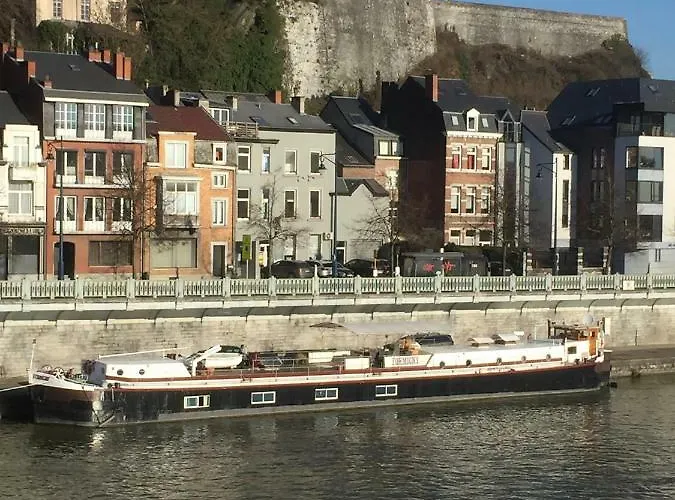 D'hotes Sur La Meuse A Bord De La Peniche Formigny Botel *