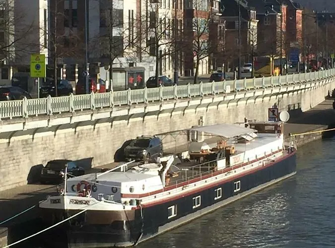 D'hotes Sur La Meuse A Bord De La Peniche Formigny * Namur