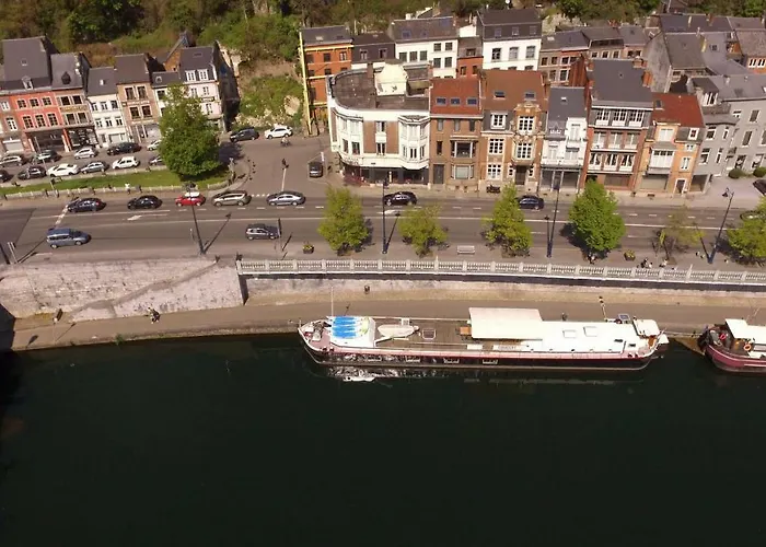 D'hotes Sur La Meuse A Bord De La Peniche Formigny * Namur