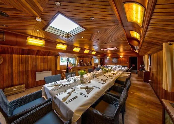 D'hotes Sur La Meuse A Bord De La Peniche Formigny * Namur