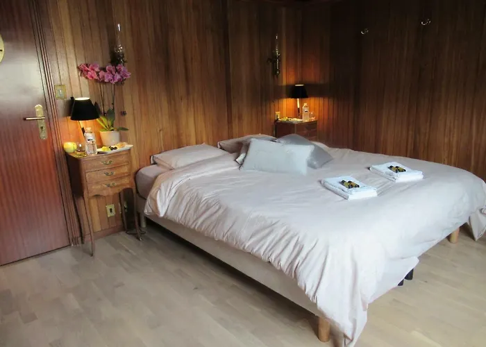 D'hotes Sur La Meuse A Bord De La Peniche Formigny Botel *