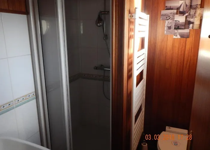 D'hotes Sur La Meuse A Bord De La Peniche Formigny Botel Namur